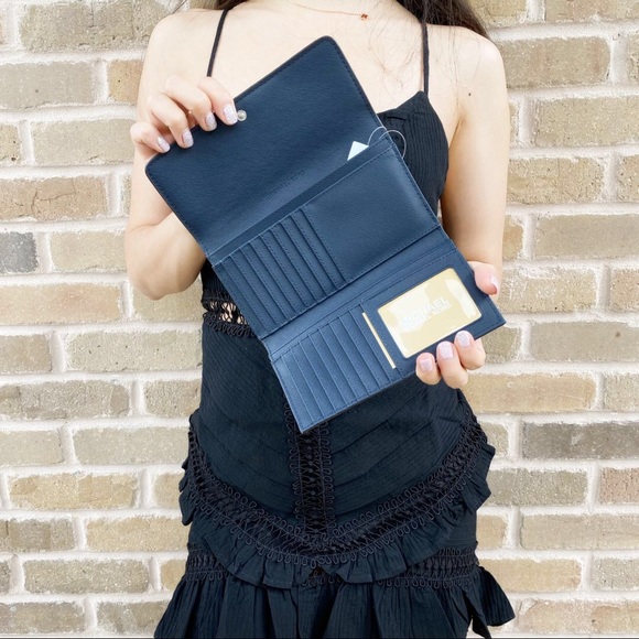 GabyBags👜💕-NWT Michael Kors Trifold Wallet - Picture 3 of 3